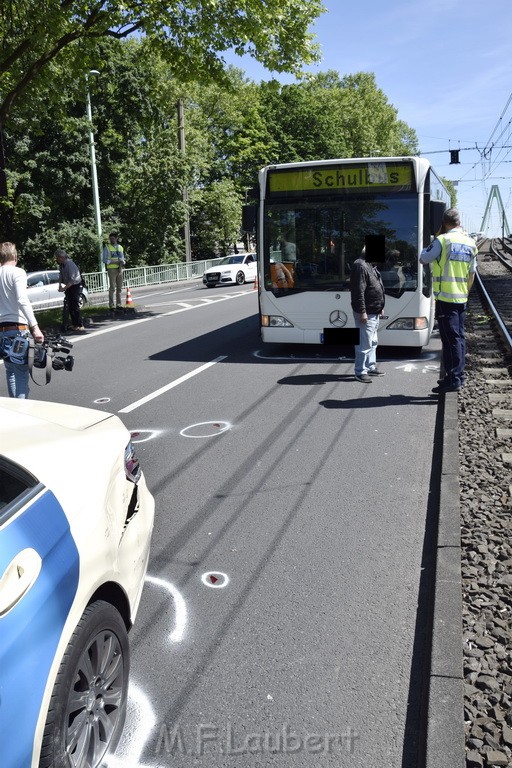 VU Schulbus Taxi Severinsbruecke Rich Innenstadt P53.JPG - Miklos Laubert